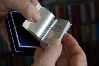 Perpustakaan Dengan Koleksi 4500 Buku Mini